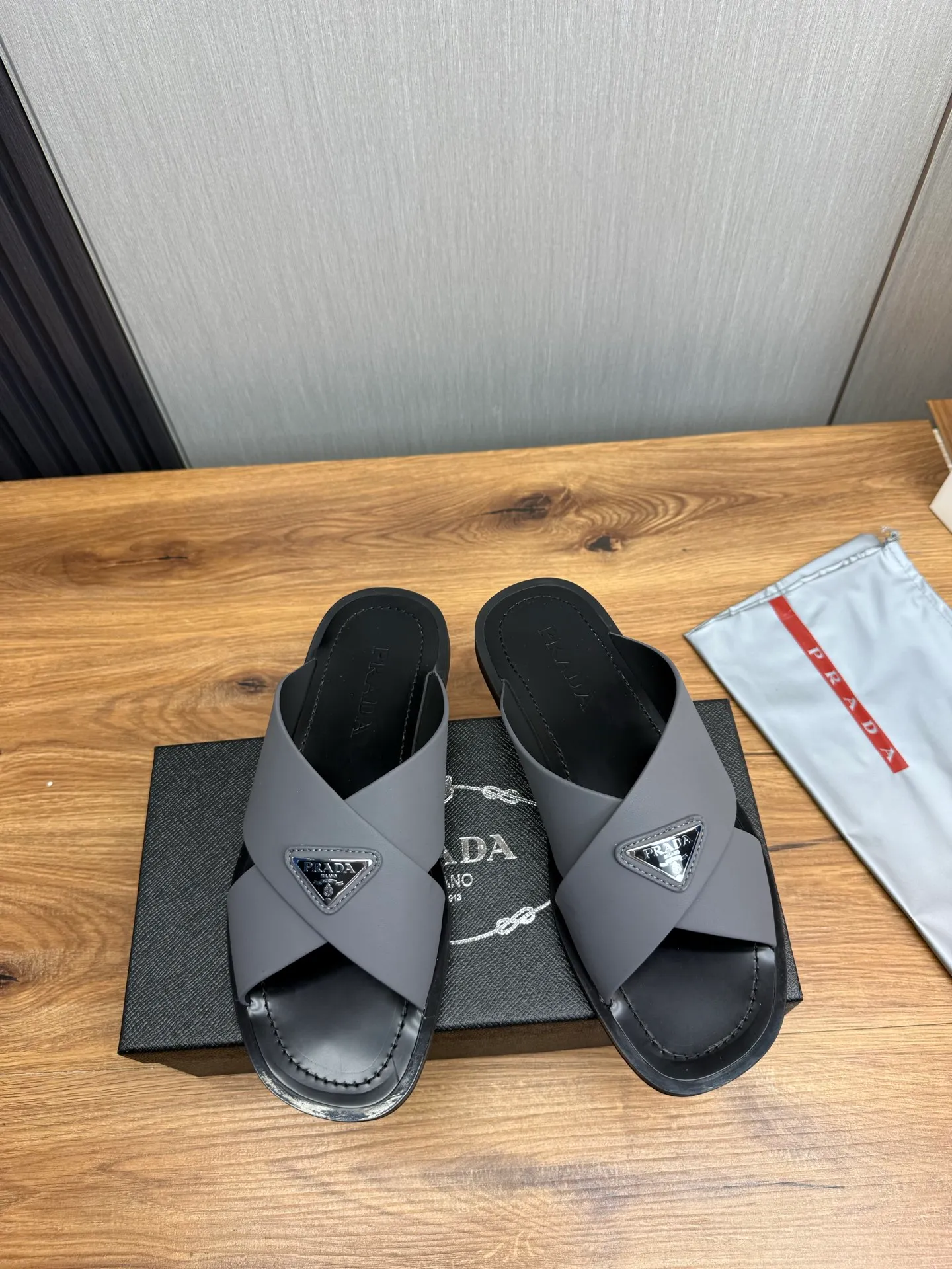Factory price 340💰 ＰＲＡＤＡPrada - popular men's slippers hot sale 🔥 🩴Official website one to one production 38-45 sizes 45 46 🉑️Customized!